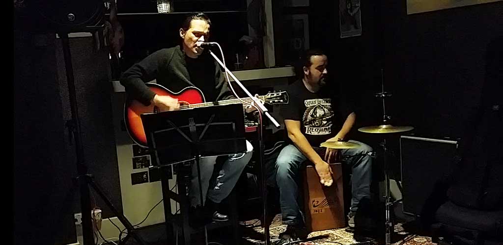 Repaso a los clásicos del Rock con Two Troubles