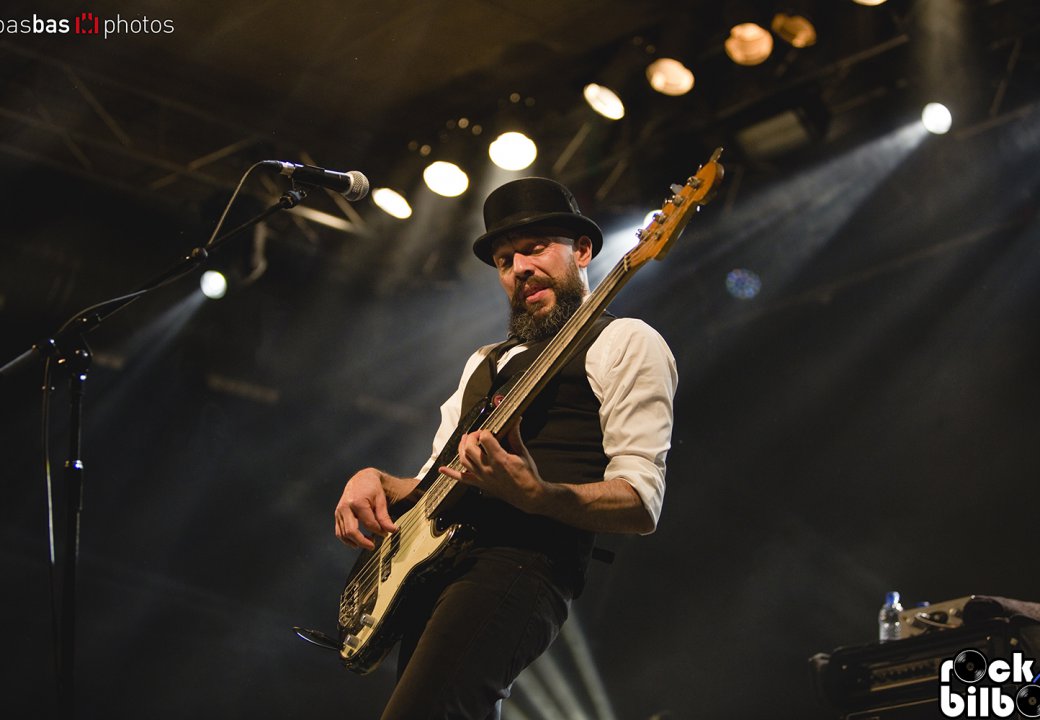 Revolver – Santana 27 10-03-17_114
