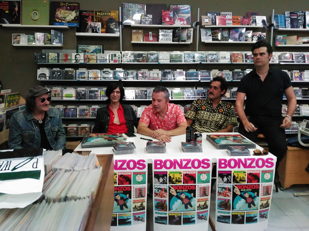 Bonzos presentan “Misión suicida” y aseguran tener la necesidad vital de hacer discos.