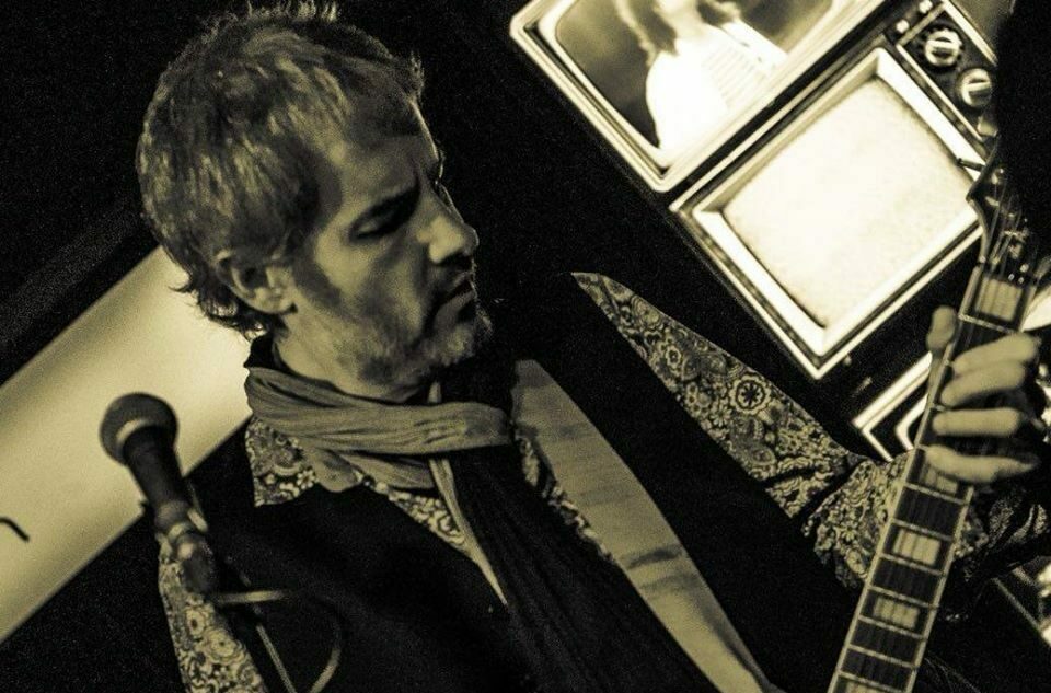 Alberto Cueto, autor de «El libro gordo del rock»: «El rock nació para luchar desde el lado oscuro del ring»