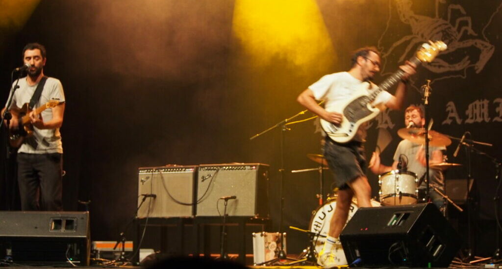 El punk y el buen rollismo de Mujeres asalta la Sala BBK