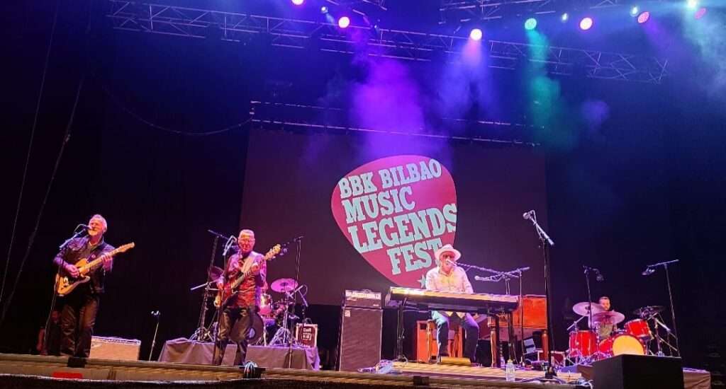 Paul Carrack y Loquillo cierran el Music Legends a ritmo de clásicos