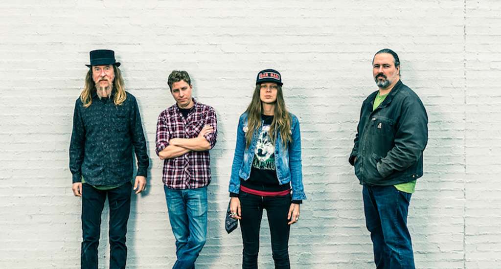 Sarah Shook & The Disarmers en el Kafe Antzokia