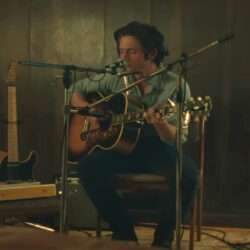 Jeremy-Allen-White-Bruce-Springsteen
